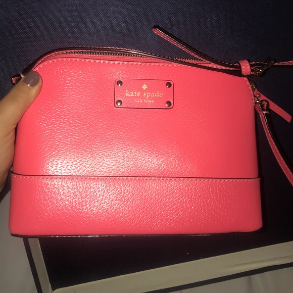 Kate Spade coral crossbody - Picture 2 of 6